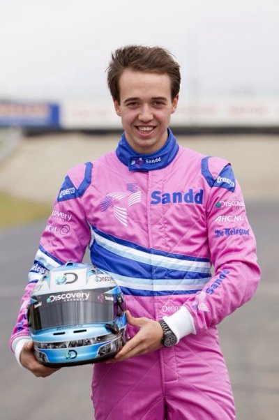 Dennis van de Laar thuisrace in Masters of F3